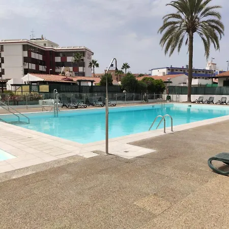 Bungalow With Private Garden Nex To Yumbo Center Сasa de vacaciones *