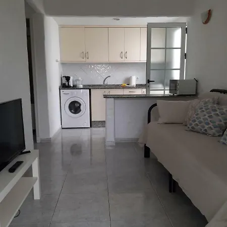 Bungalow With Private Garden Nex To Yumbo Center