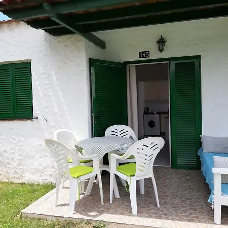 Bungalow With Private Garden Nex To Yumbo Center Сasa de vacaciones