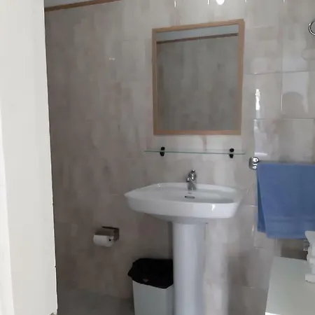 Bungalow With Private Garden Nex To Yumbo Center