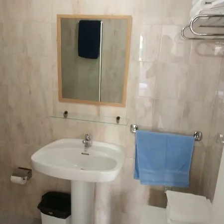 Bungalow With Private Garden Nex To Yumbo Center Сasa de vacaciones